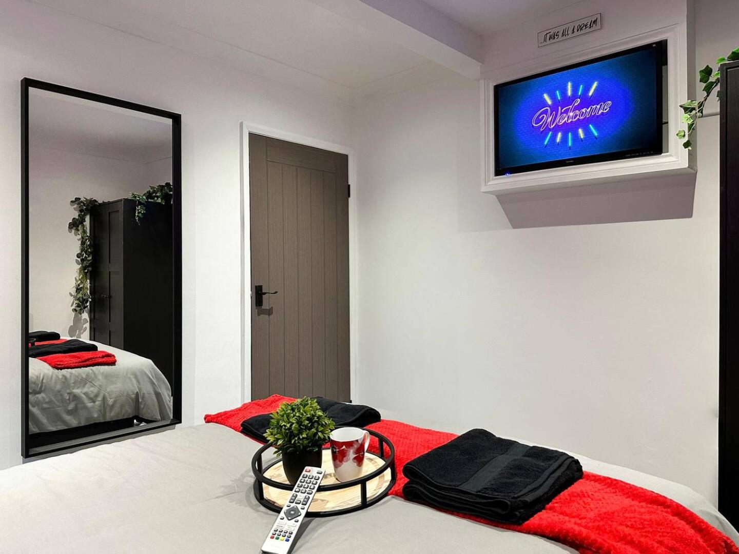 Boutique Backyard Bungalow - Brimsdown