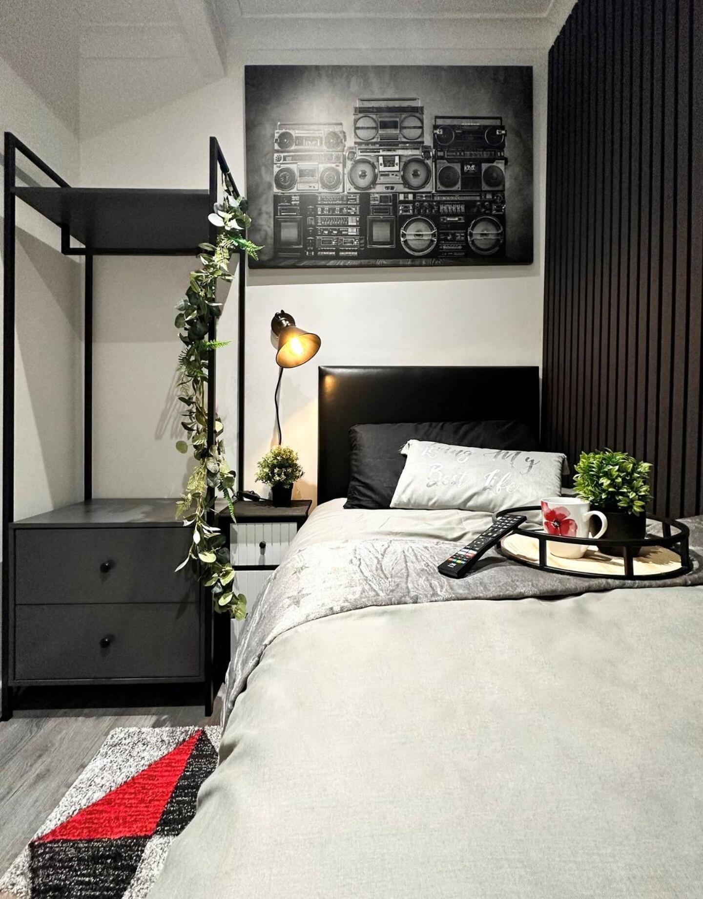 Boutique Backyard Bungalow - Brimsdown