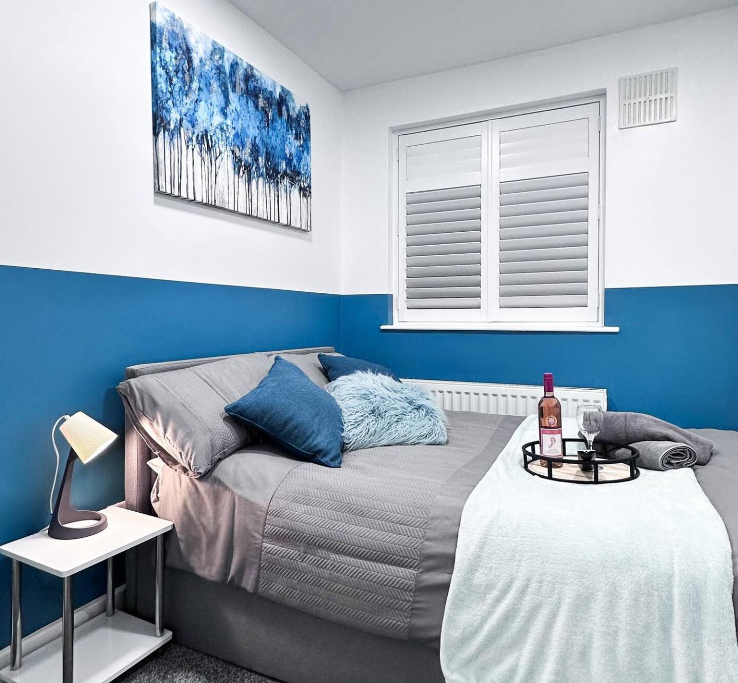 Cosy Contemporary Apartment - Brimsdown, Enfield