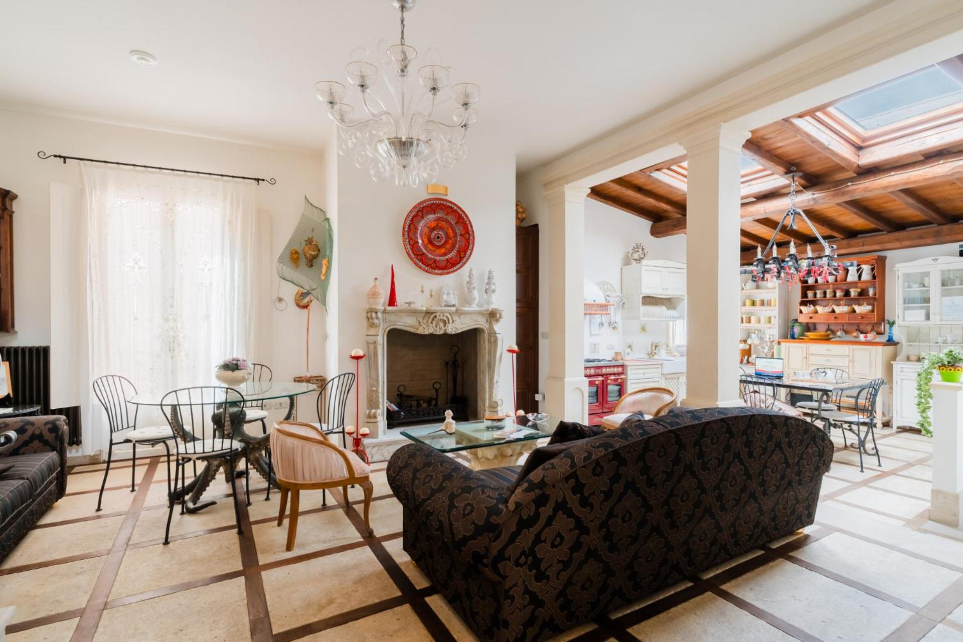 Communal lounge/ TV room