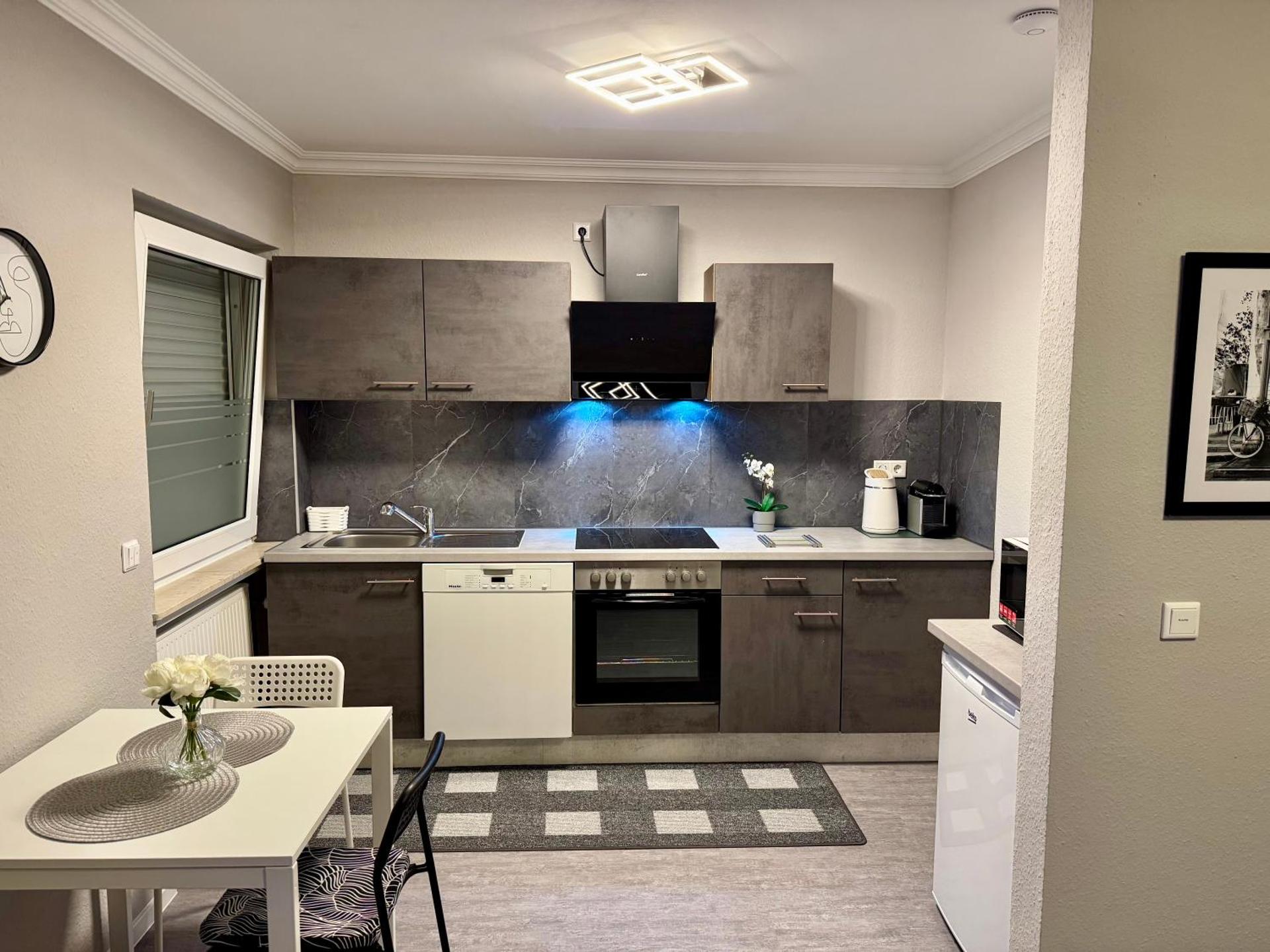 Kurstadt Apt Moderne 2ZKB Balkon-PKW- Stellplatz Check-in 7-24 h