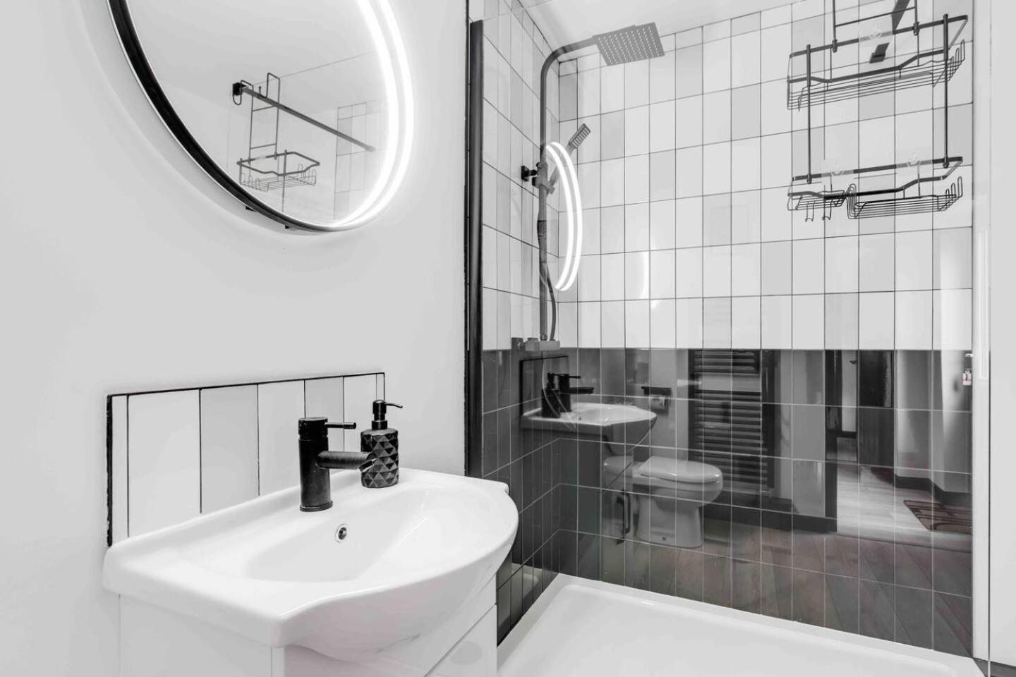 10Min Walk to Stadium SofaBed WM & Dishwasher