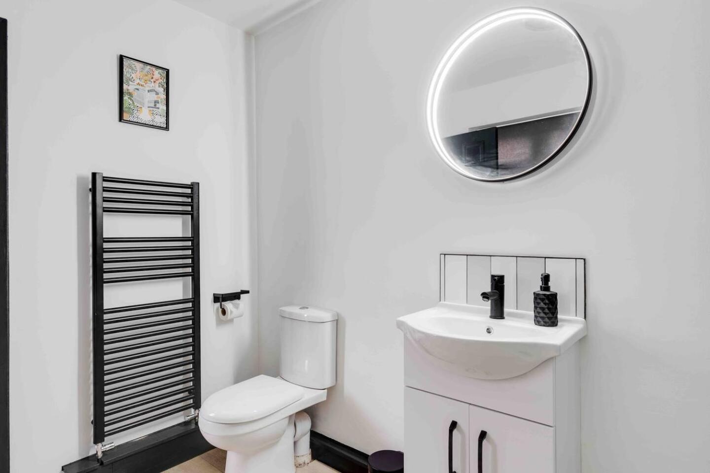 10Min Walk to Stadium SofaBed WM & Dishwasher