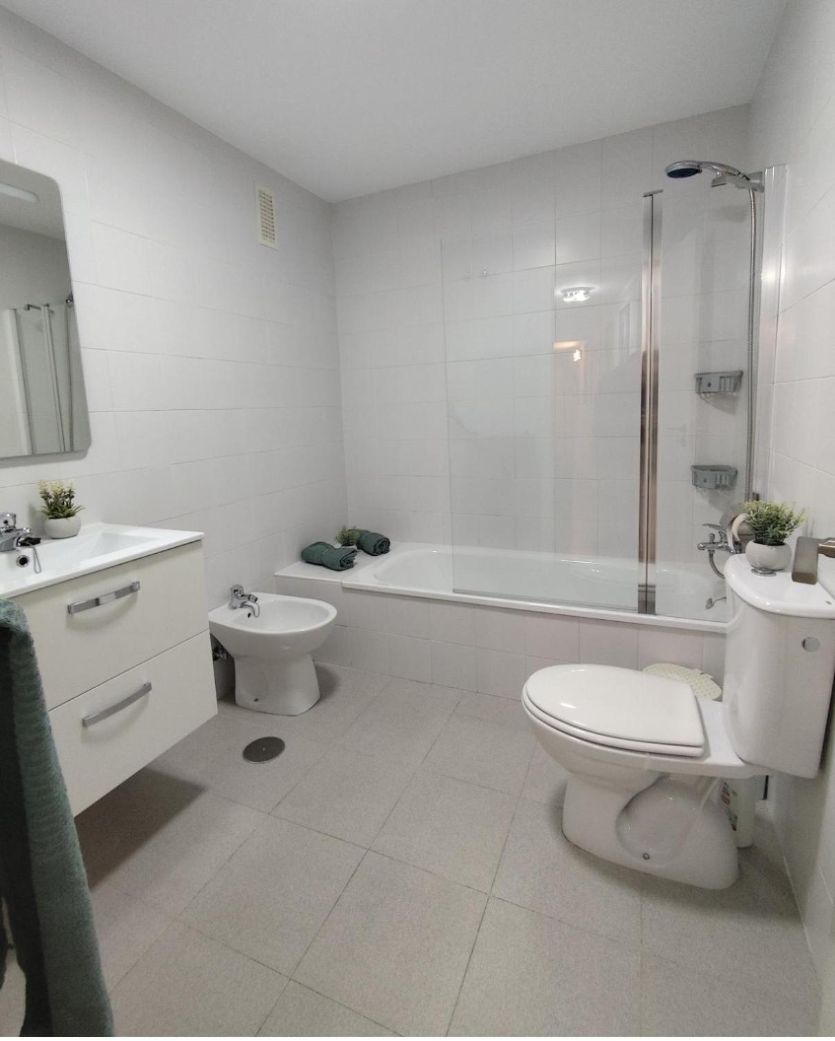 Habitacion Familiar LOVELY SEVILLA con baño compartido