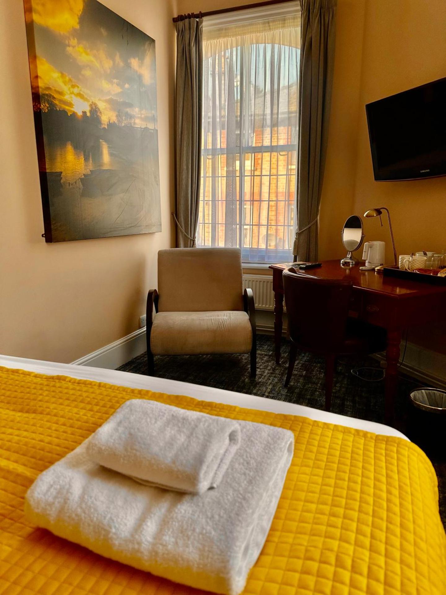 The Red Cow - Guest House