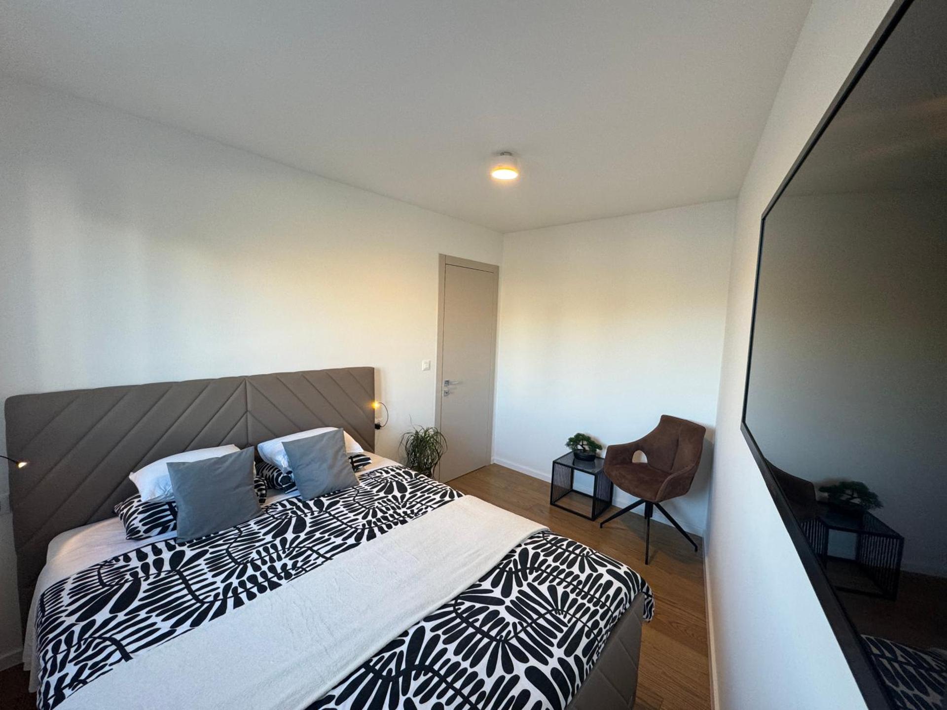 ABYSS new apartment near the best beach with private garage