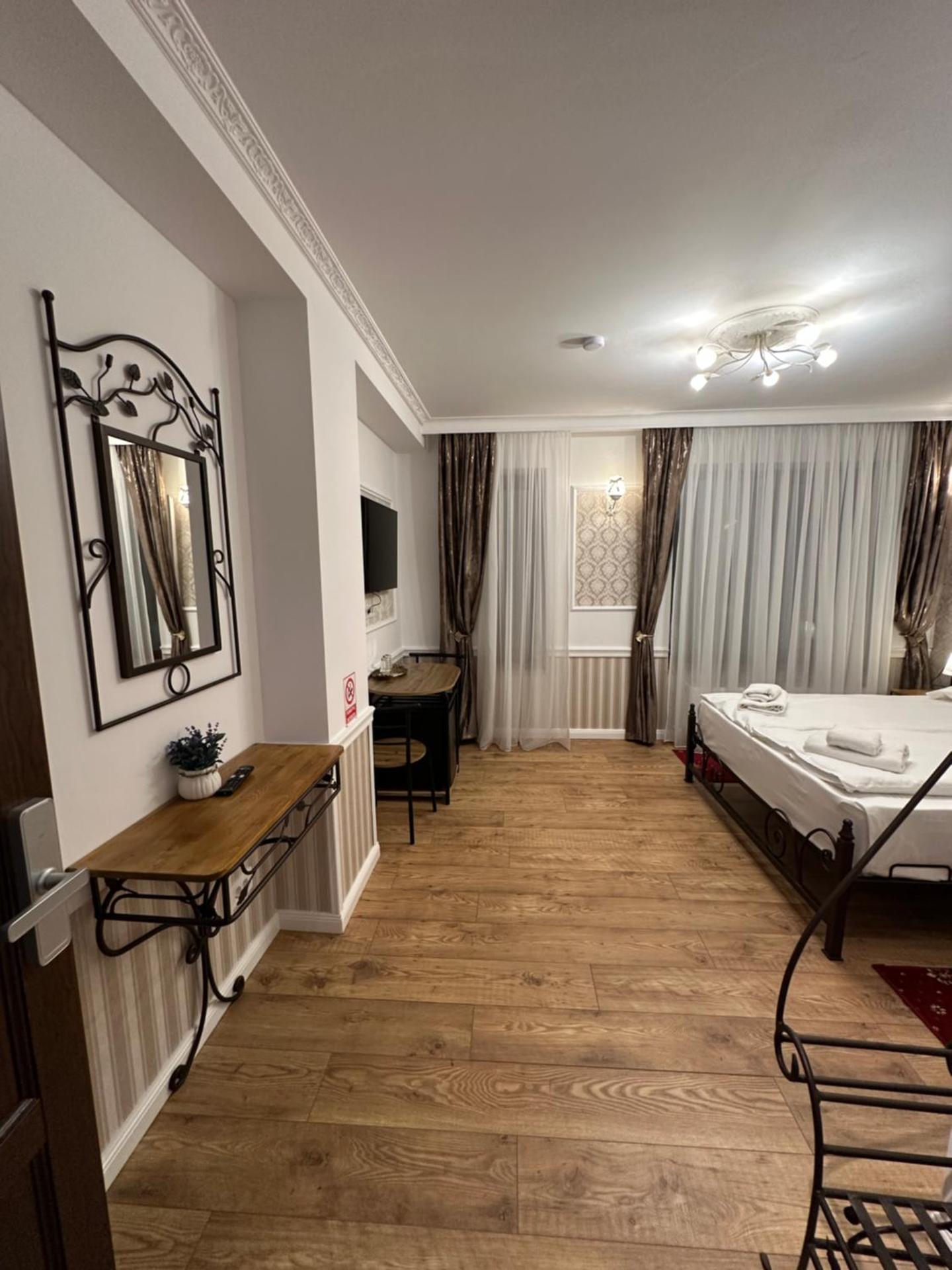 Hotel Boutique Cathedral Plaza Residences room for rent downtown