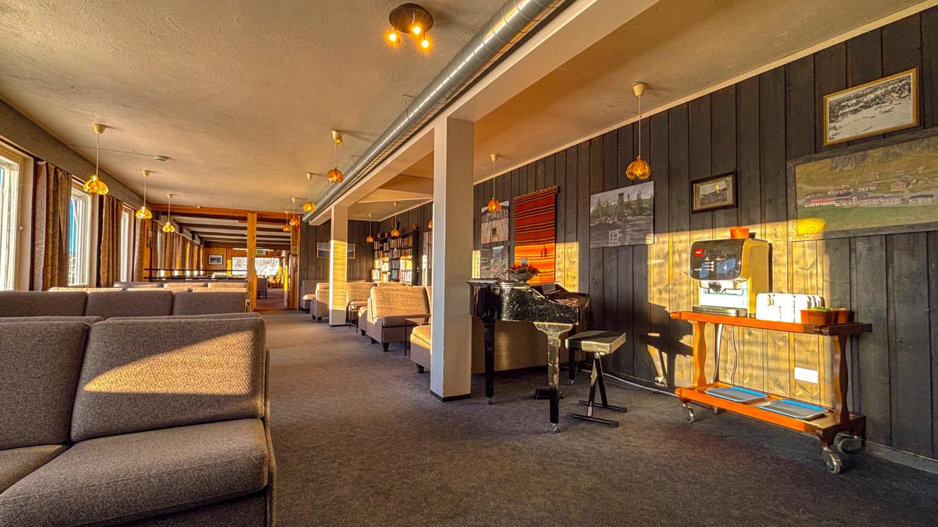 Communal lounge/ TV room