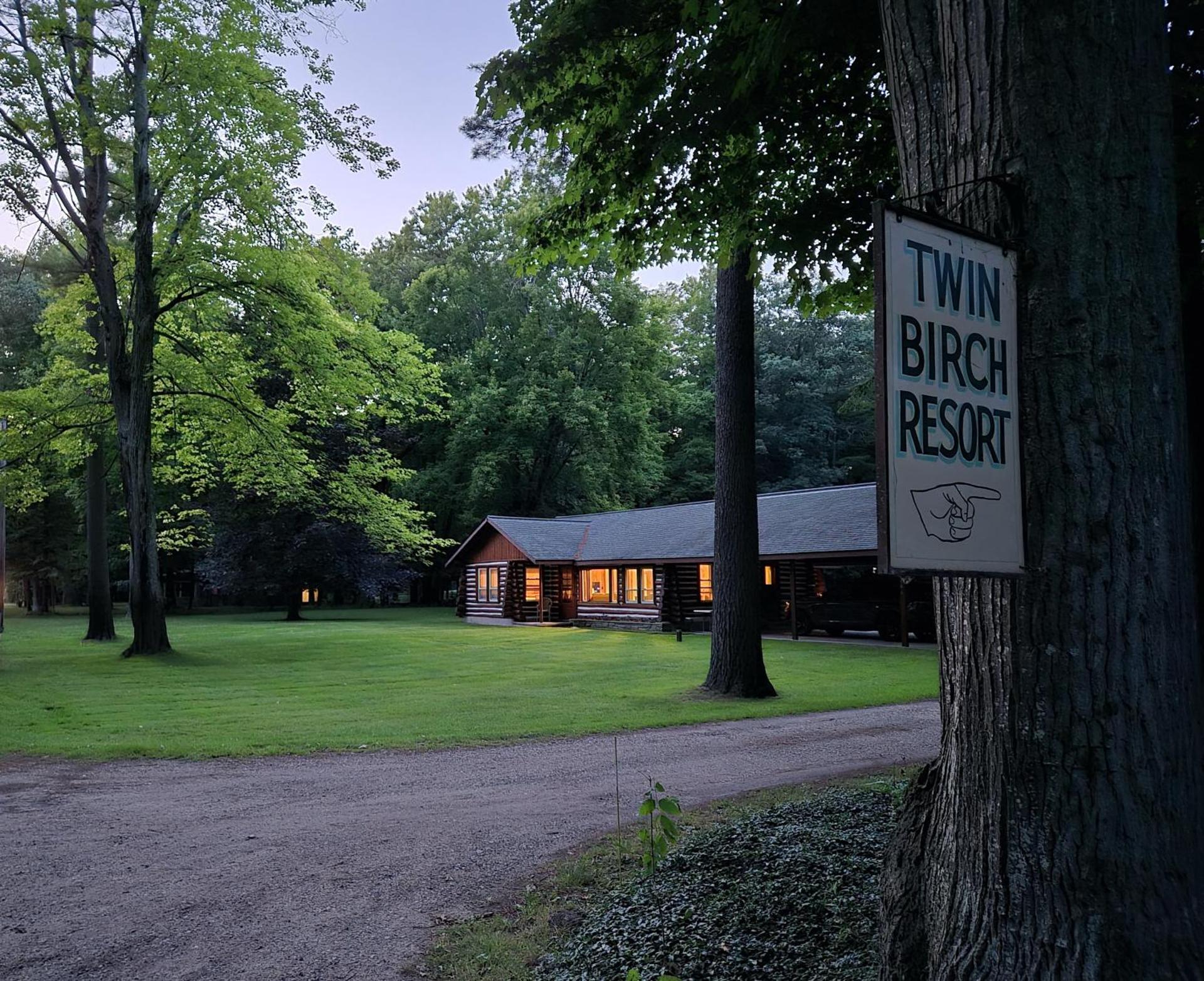 Lake Access! Twin Birch Resort - Kodiak Cabin