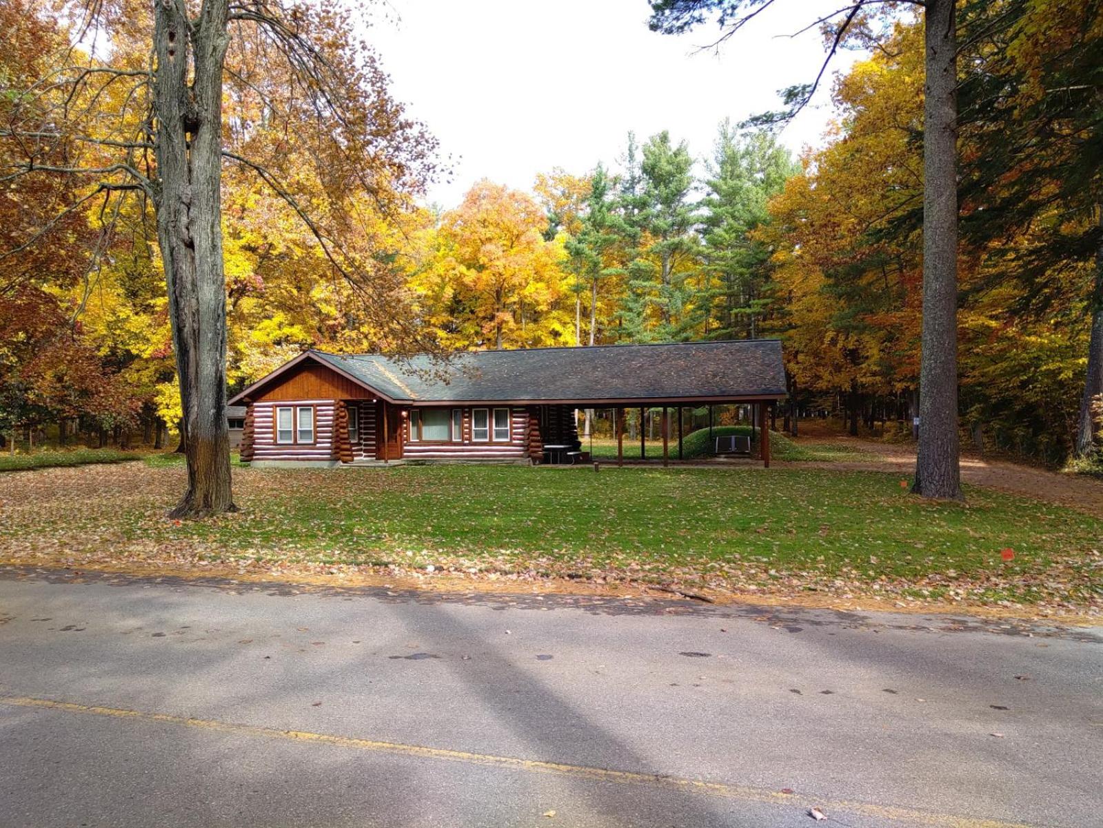 Lake Access! Twin Birch Resort - Kodiak Cabin