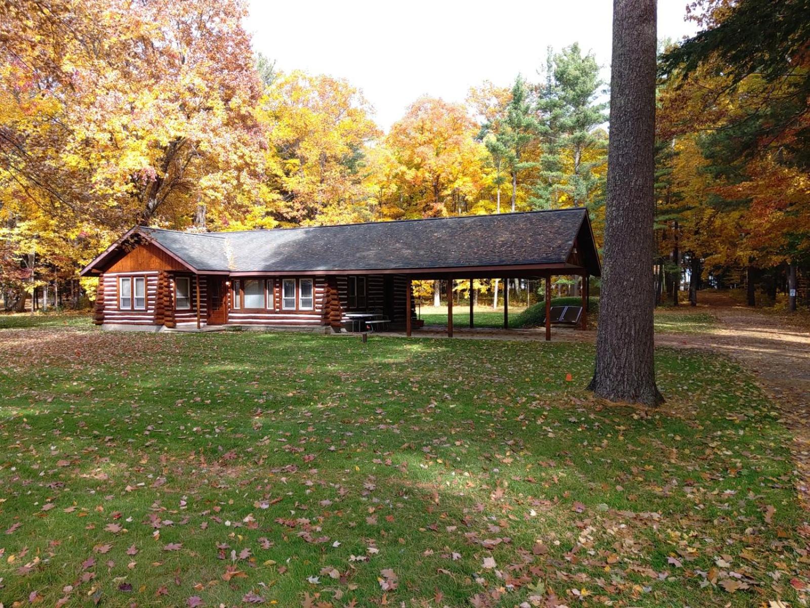 Lake Access! Twin Birch Resort - Kodiak Cabin