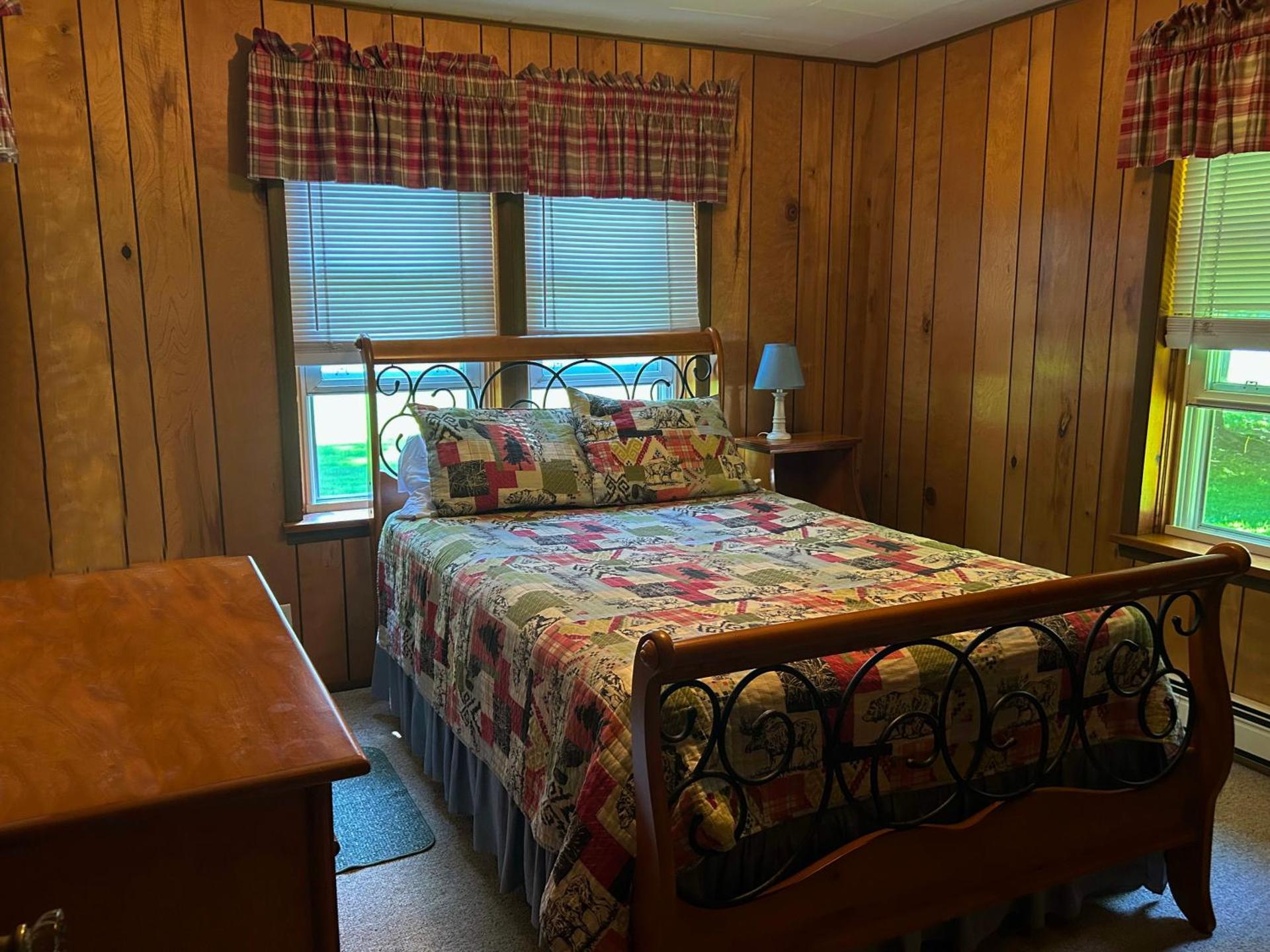 Lake Access! Twin Birch Resort - Kodiak Cabin