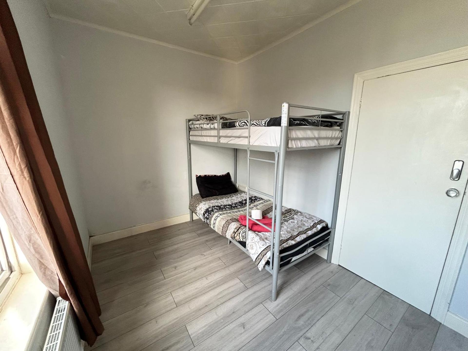 Double Bedroom Near Heathrow Airport & London