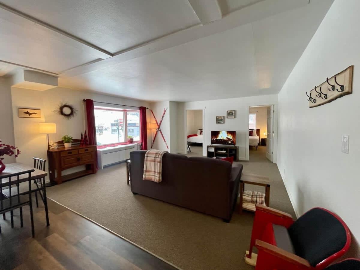 Downtown Red Room at Villages on Aurora