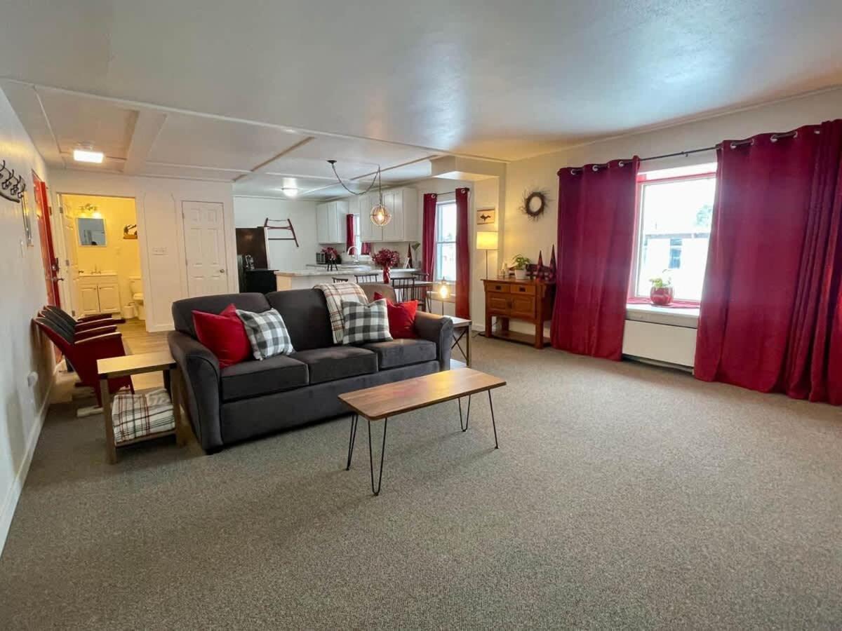 Downtown Red Room at Villages on Aurora