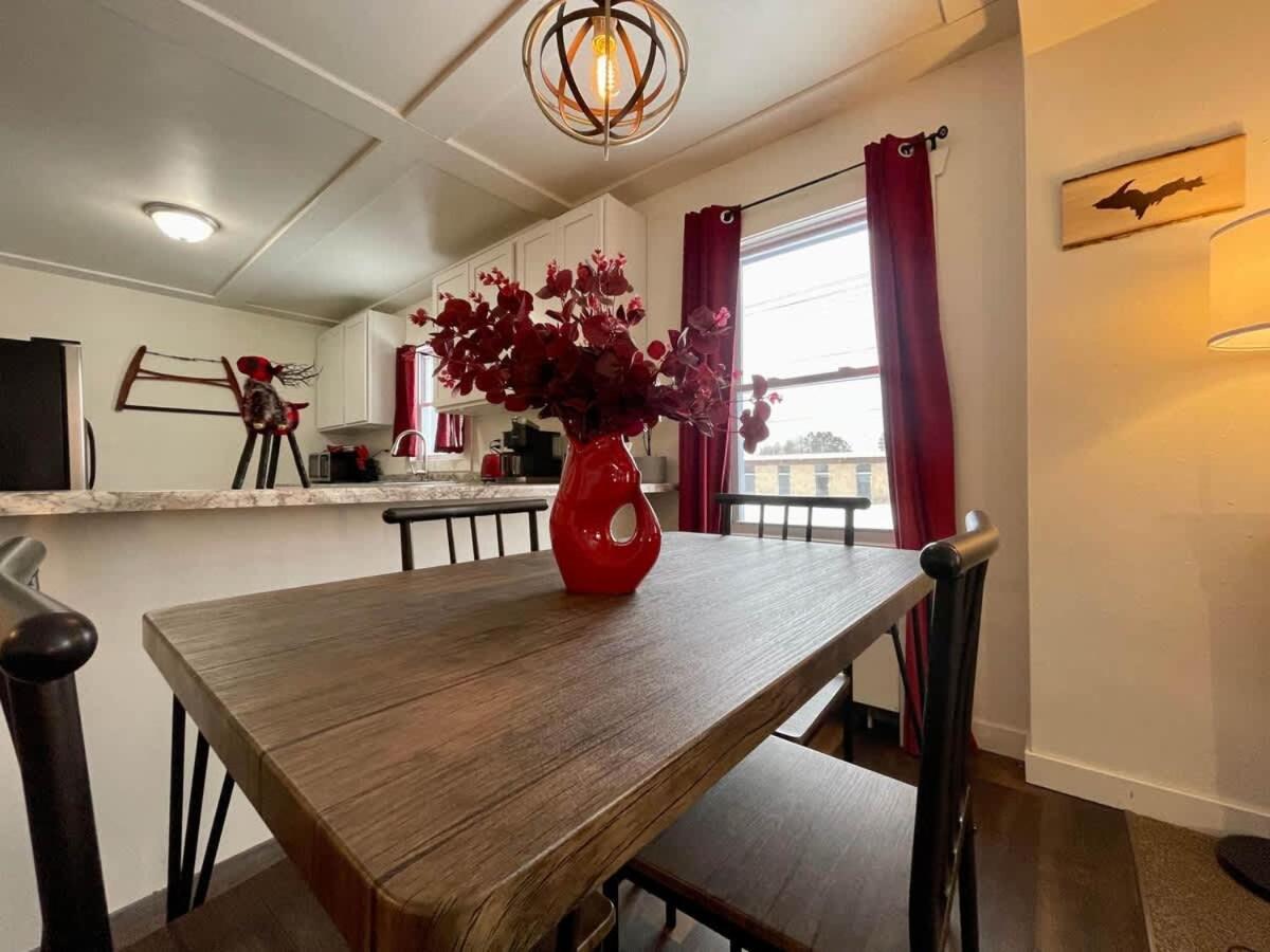 Downtown Red Room at Villages on Aurora