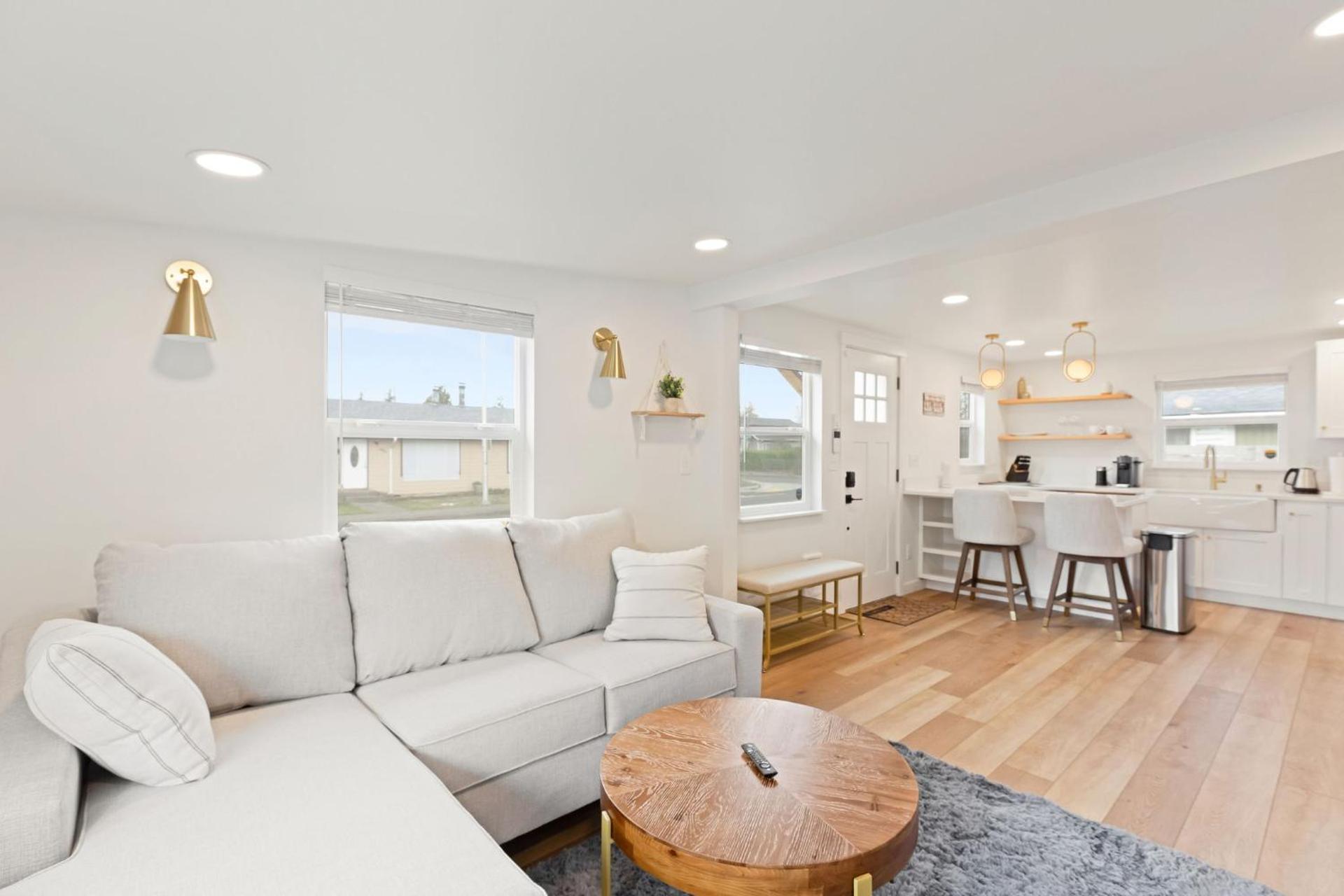 Communal lounge/ TV room