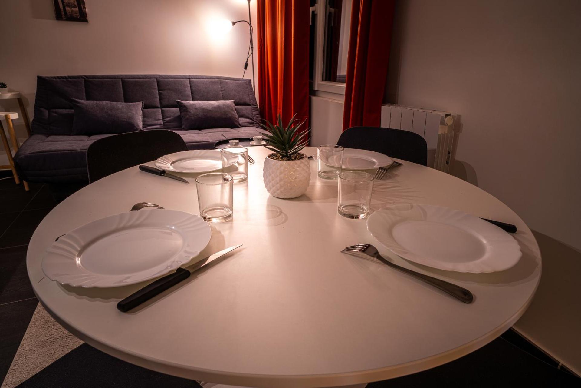 L'Envolée - Gare - Netflix - Garage privé