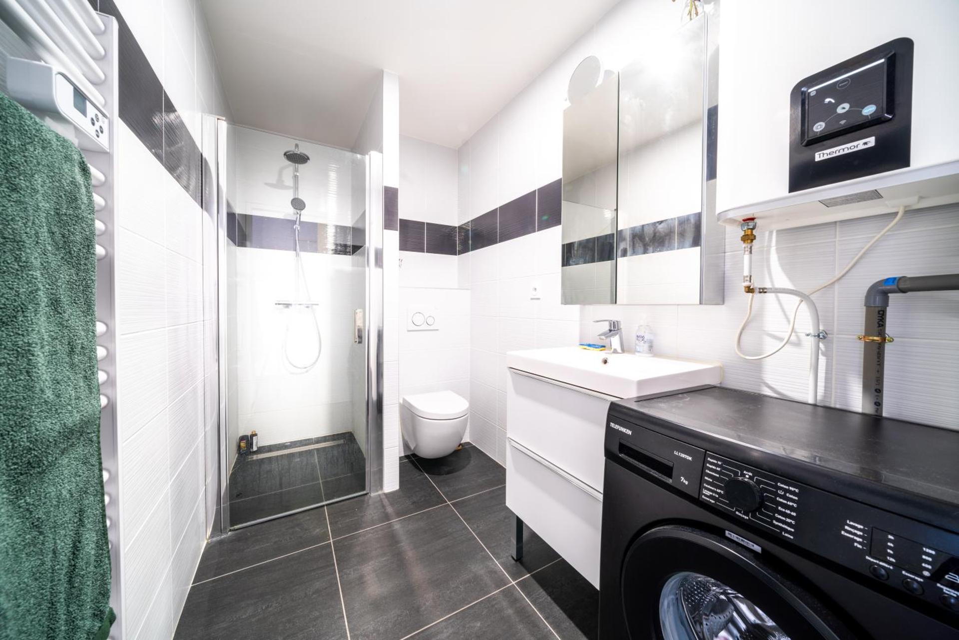 L'Envolée - Gare - Netflix - Garage privé