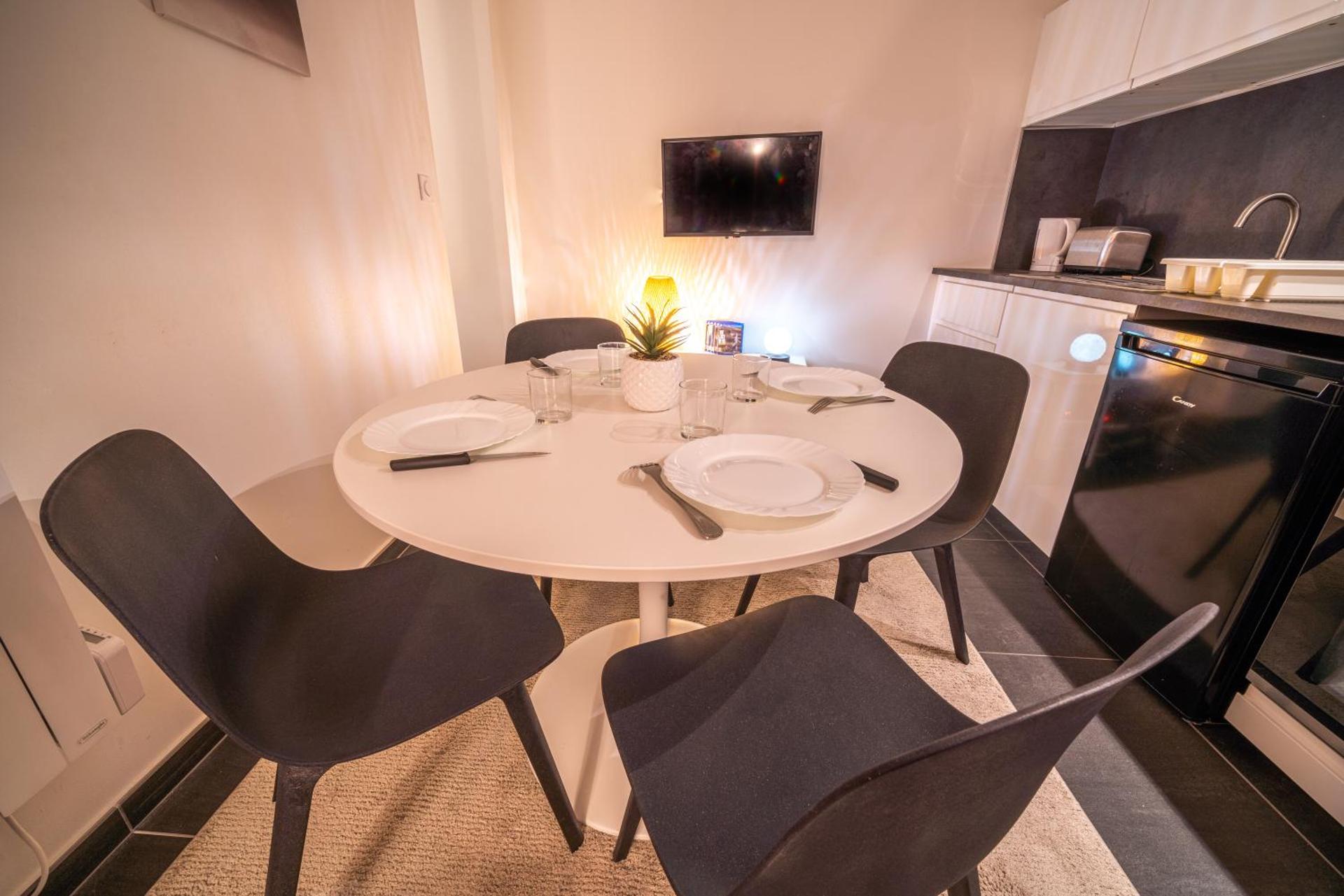 L'Envolée - Gare - Netflix - Garage privé