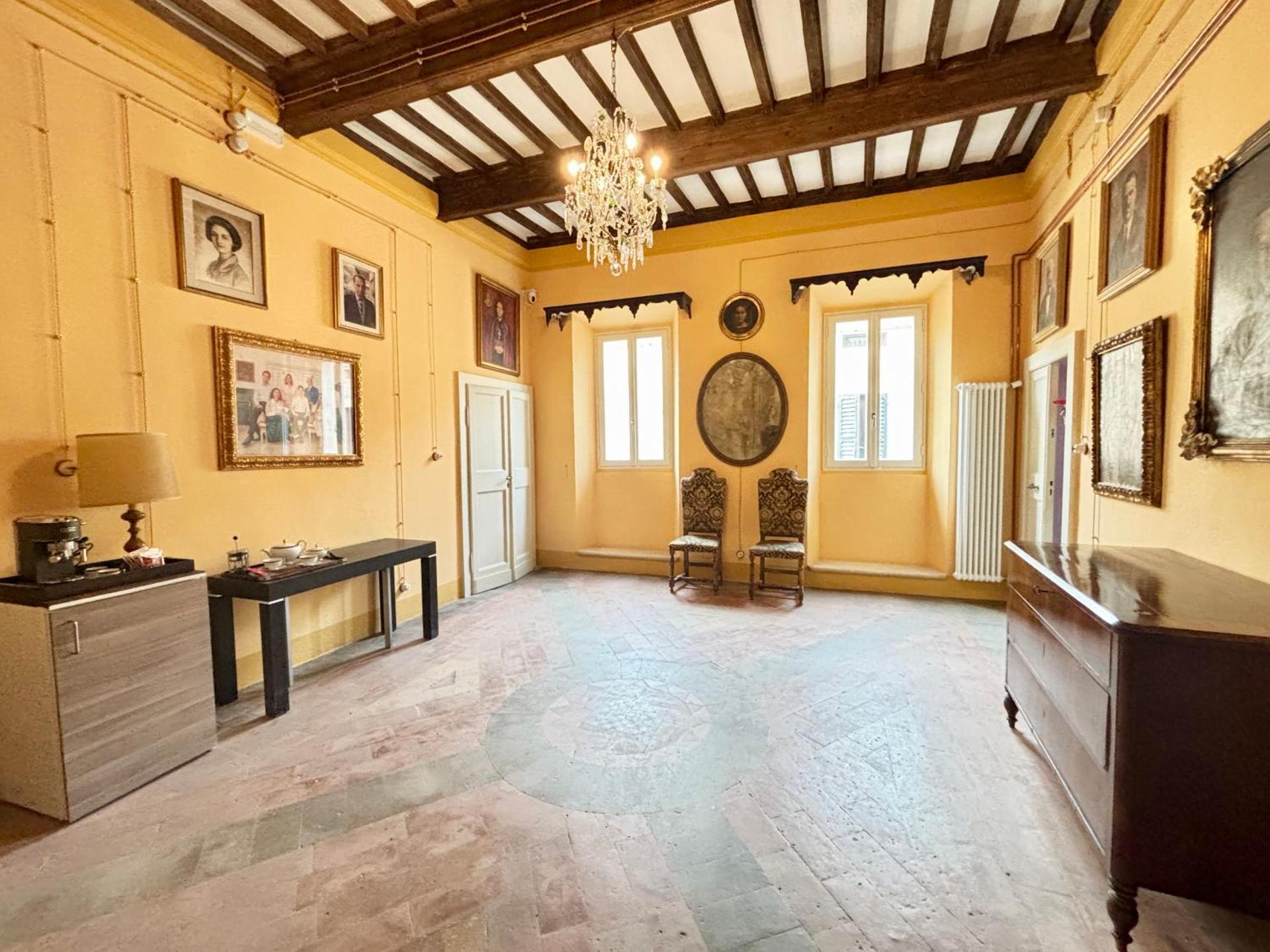 Communal lounge/ TV room