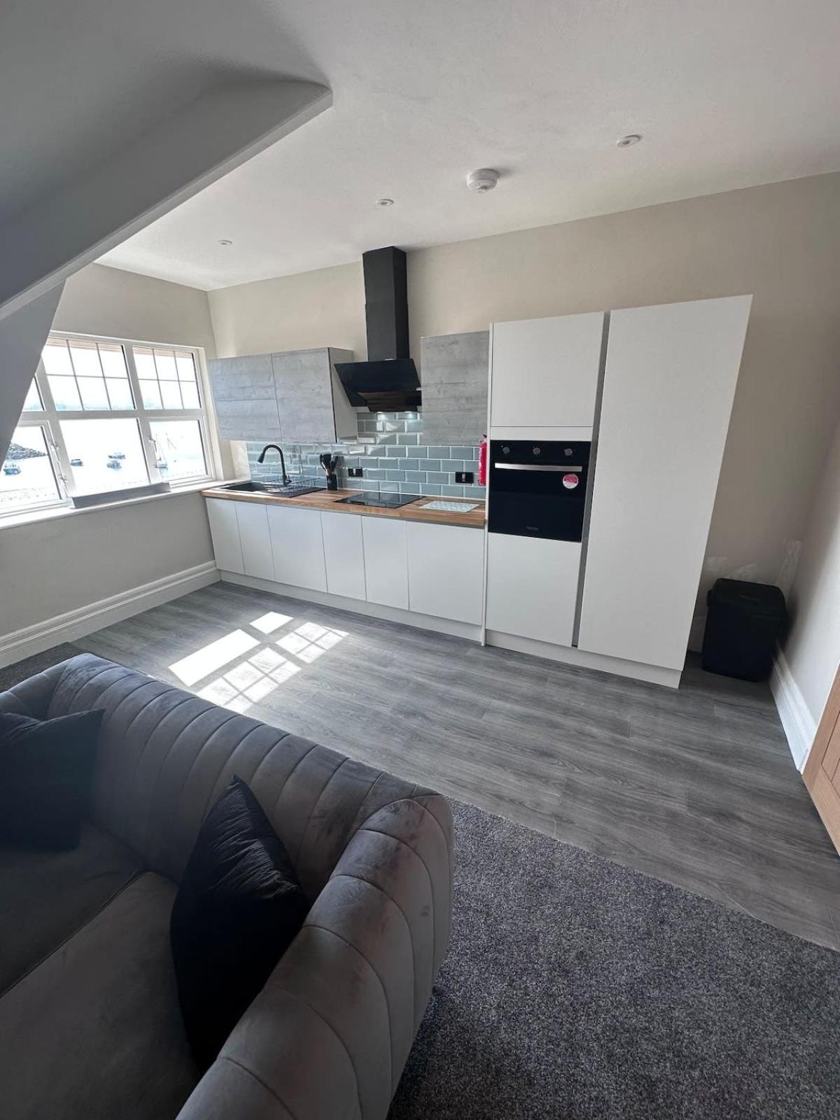 Stunning 2 Bedroom Sea View Apartment With Parking