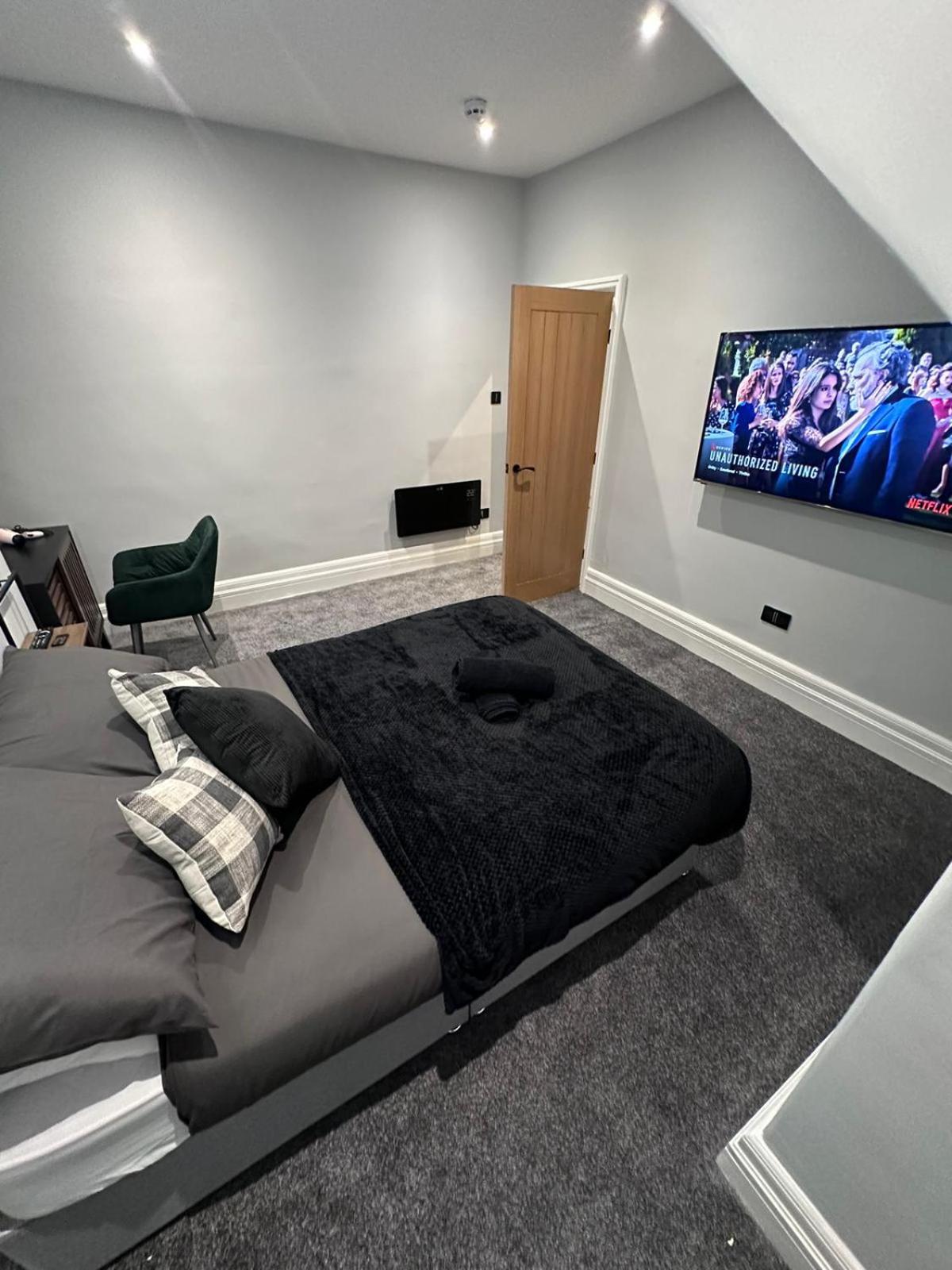 Stunning 2 Bedroom Sea View Apartment With Parking