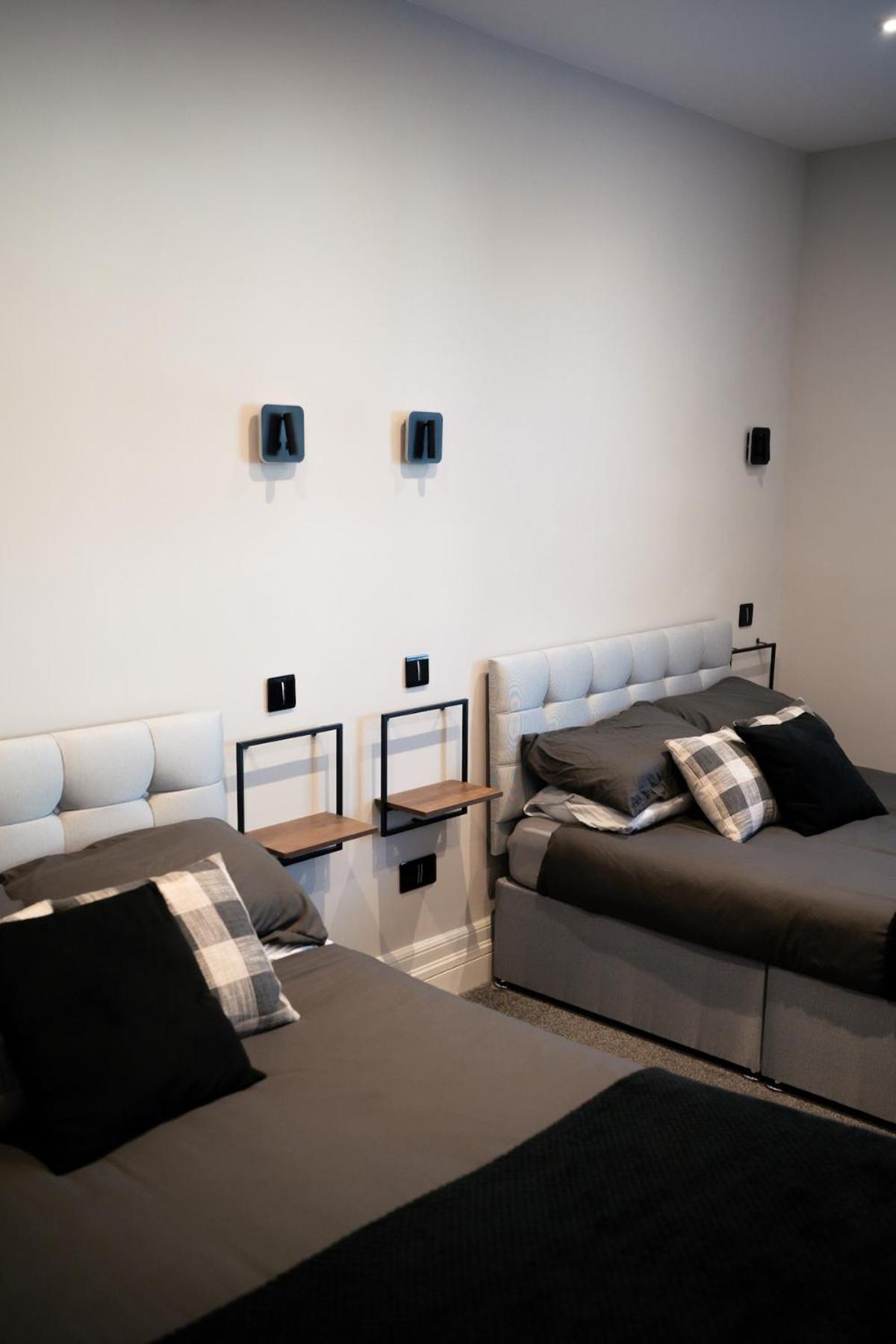 Stunning Sea View Apartment With Balcony & Parking