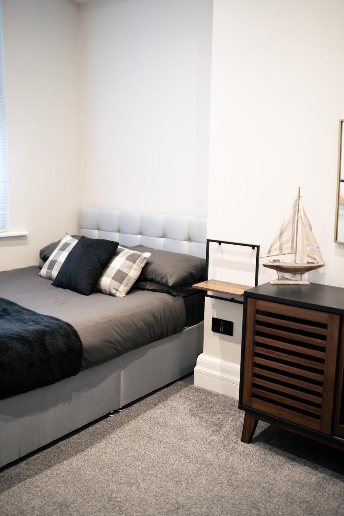 Stunning Sea View Apartment With Balcony & Parking