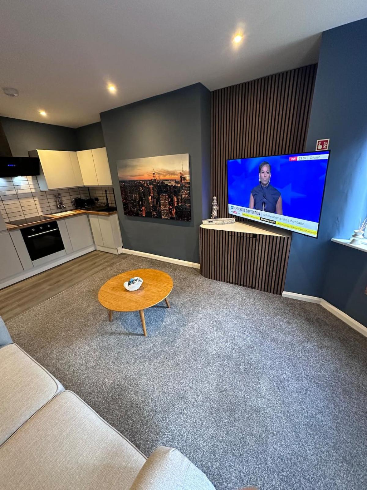 Stunning 2 Bedroom Beach Apartment With Garden