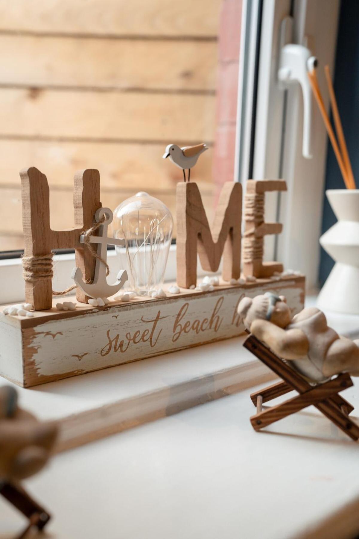 Stunning 2 Bedroom Beach Apartment With Garden