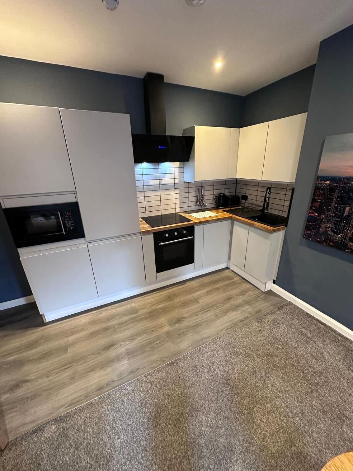 Stunning 2 Bedroom Beach Apartment With Garden