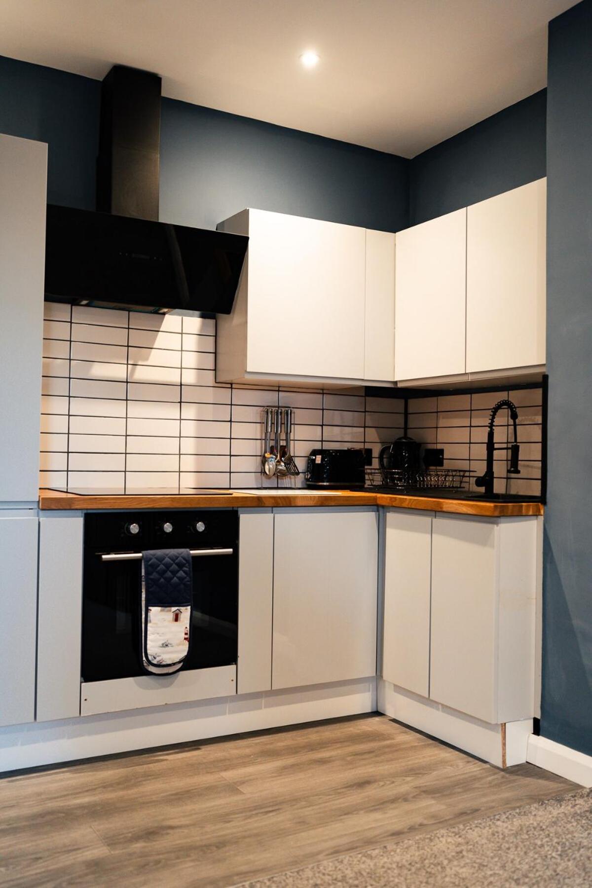 Stunning 2 Bedroom Beach Apartment With Garden