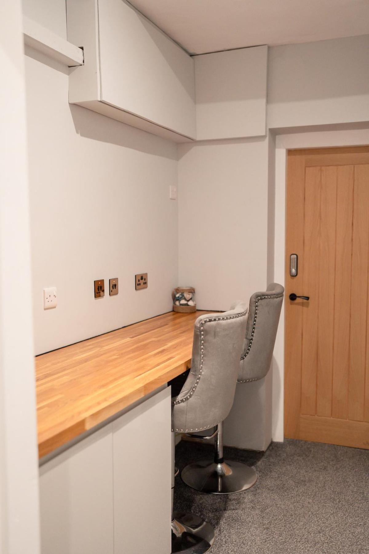 Stunning 2 Bedroom Beach Apartment With Garden