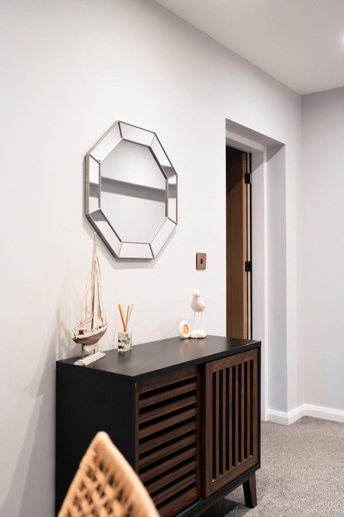 Stunning 2 Bedroom Beach Apartment With Garden