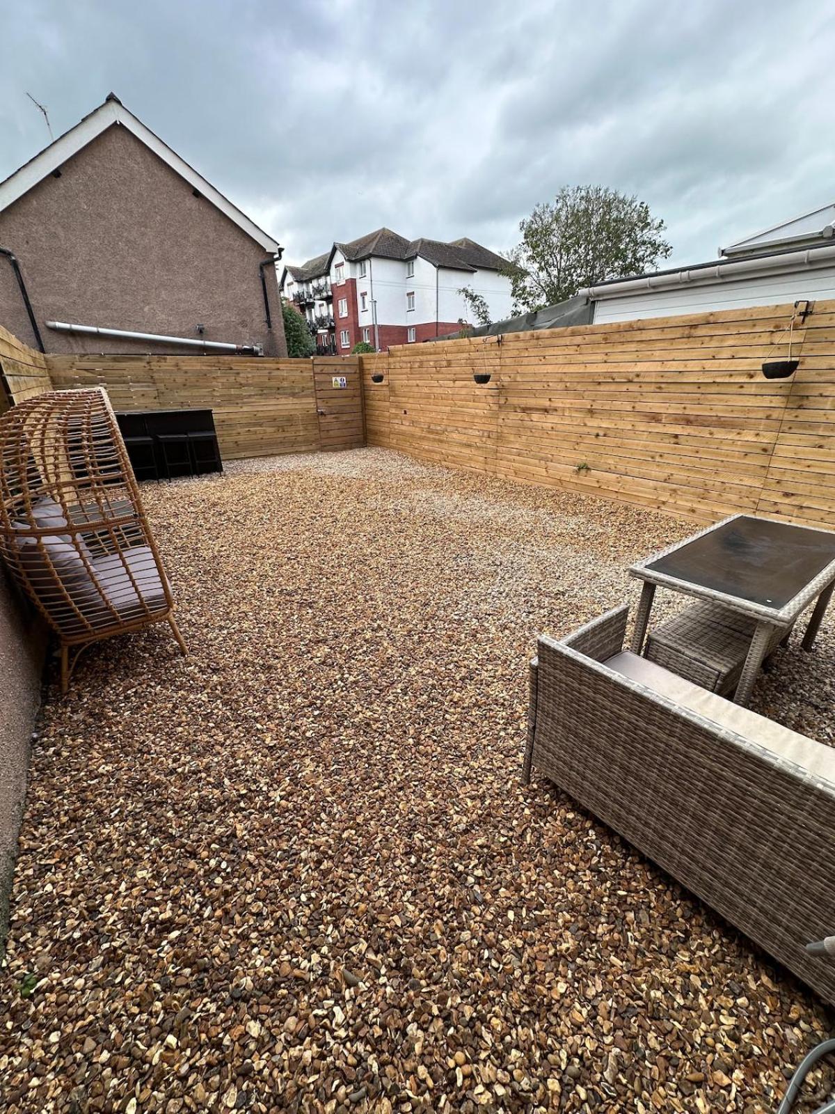 Stunning 2 Bedroom Beach Apartment With Garden