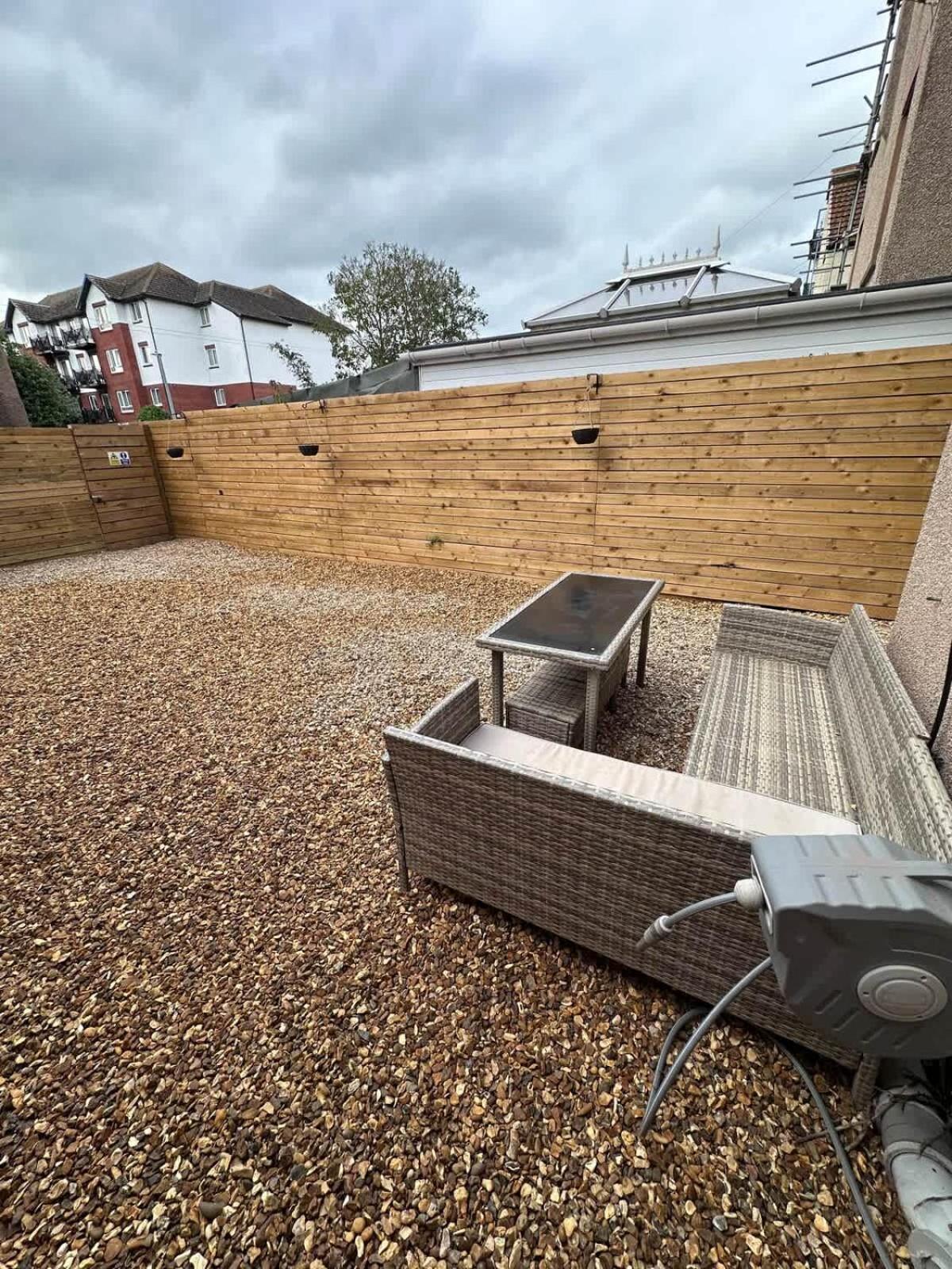 Stunning 2 Bedroom Beach Apartment With Garden