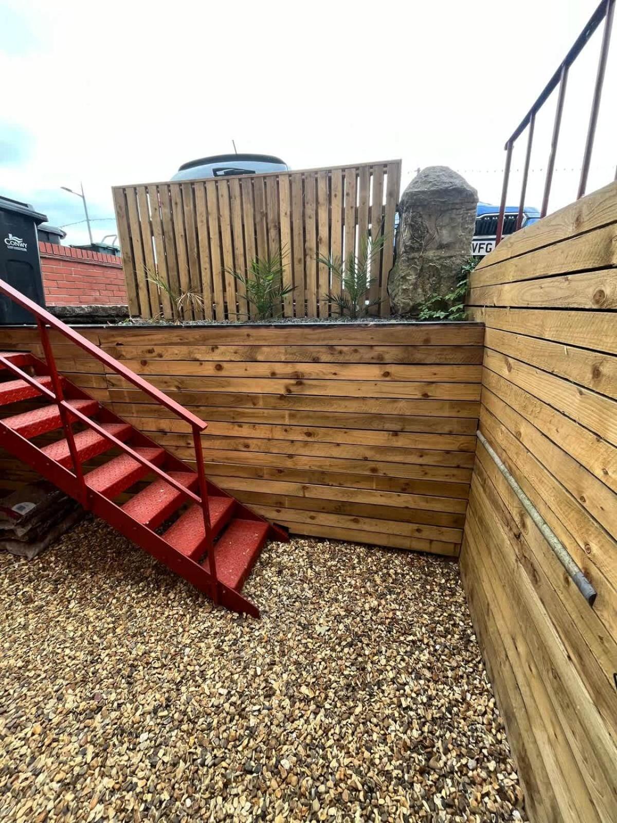 Stunning 2 Bedroom Beach Apartment With Garden