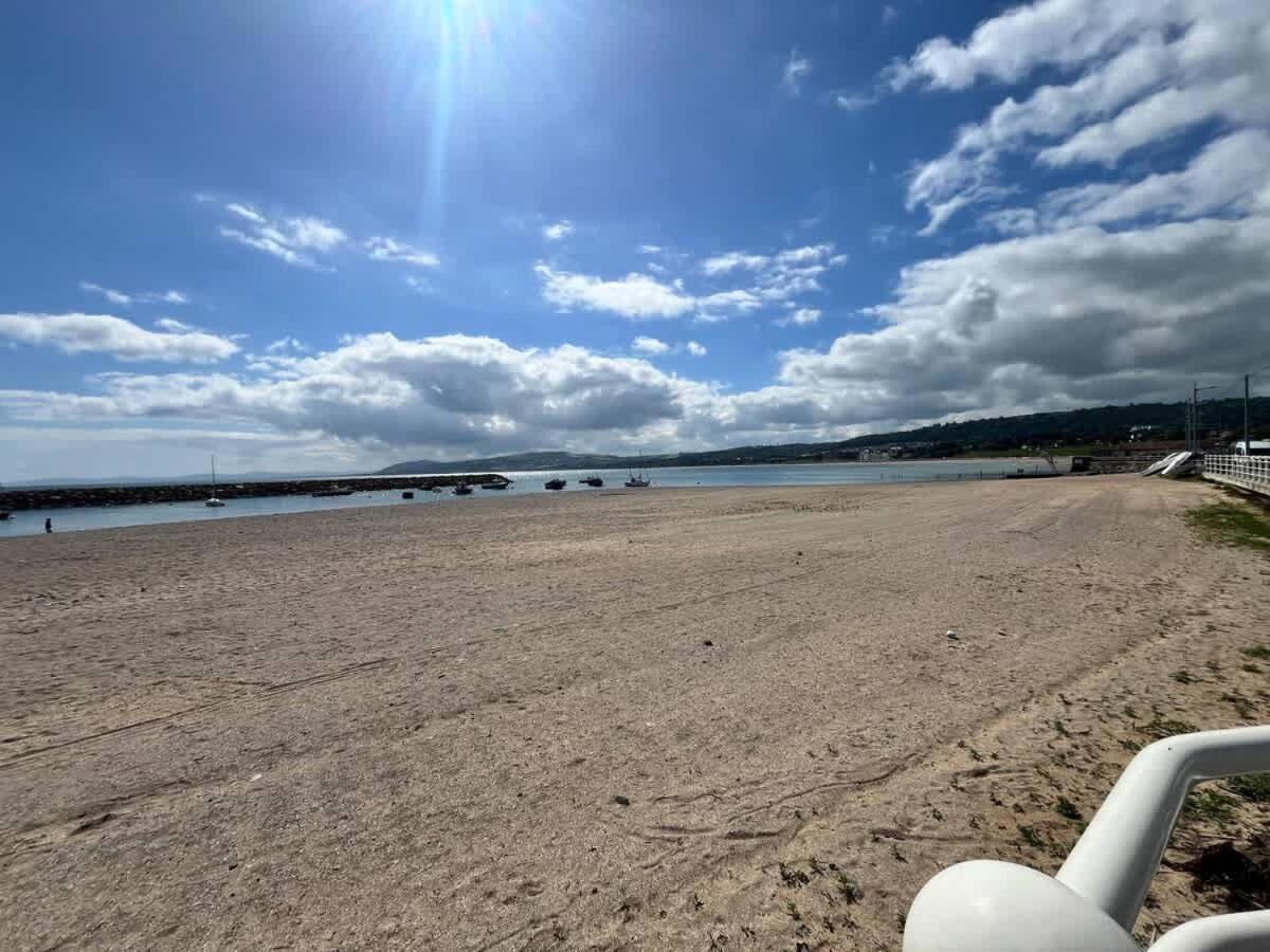 Stunning 2 Bedroom Beach Apartment With Garden