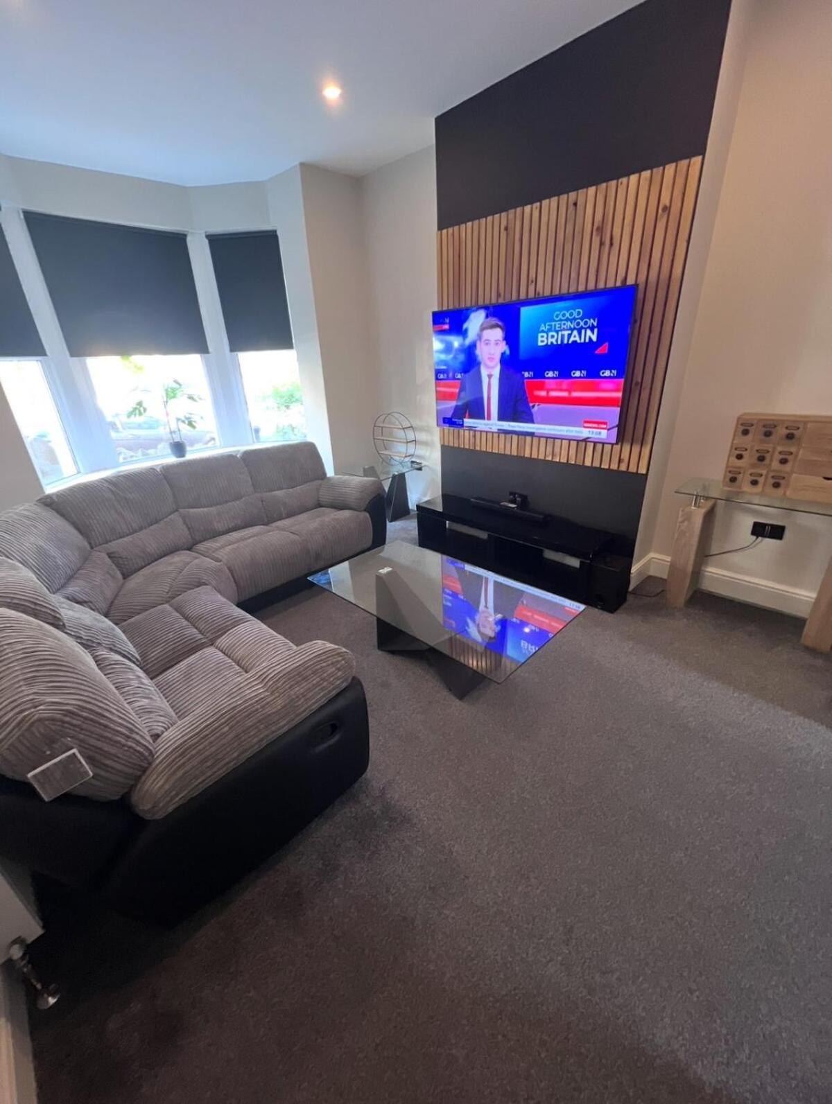 Modern 5 Bedroom Terraced Luxurious House