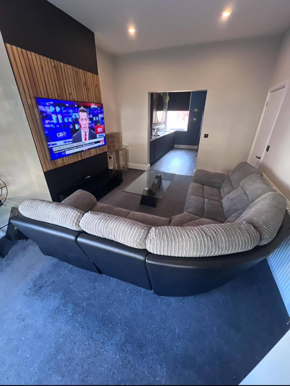 Modern 5 Bedroom Terraced Luxurious House