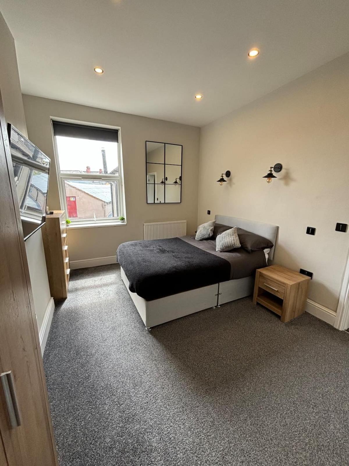 Modern 5 Bedroom Terraced Luxurious House