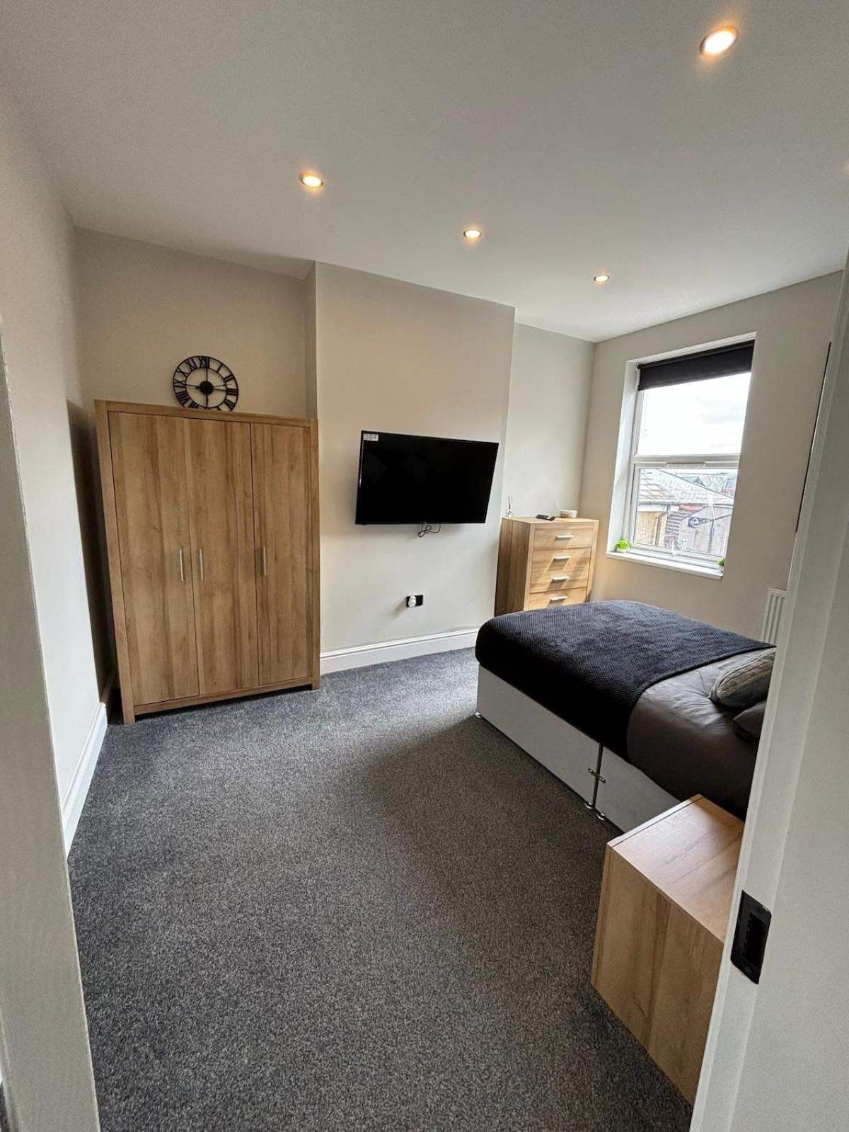 Modern 5 Bedroom Terraced Luxurious House