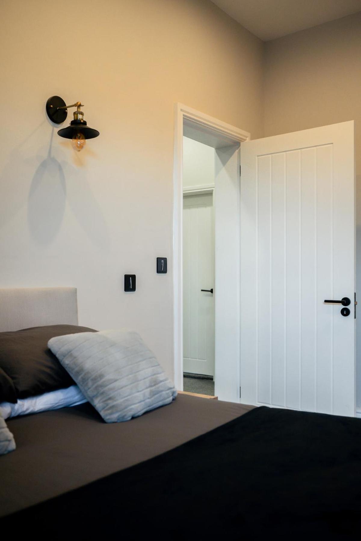 Modern 5 Bedroom Terraced Luxurious House