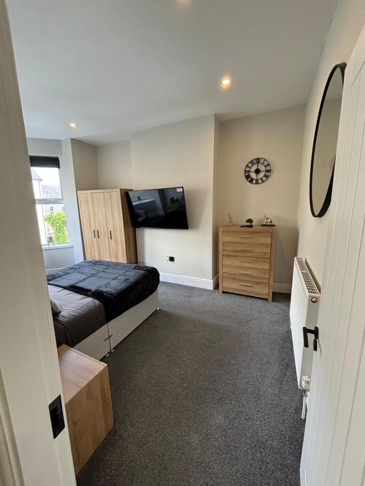 Modern 5 Bedroom Terraced Luxurious House