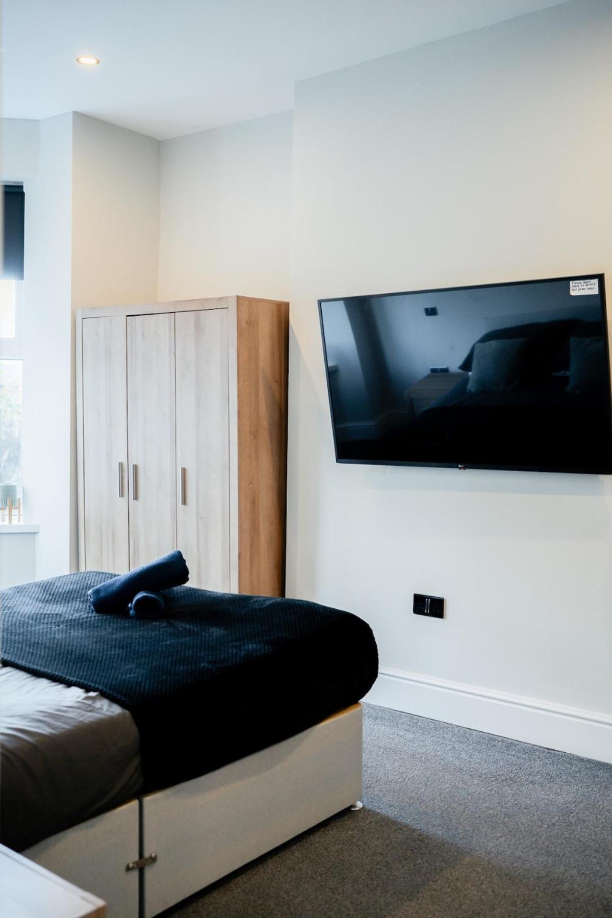 Modern 5 Bedroom Terraced Luxurious House