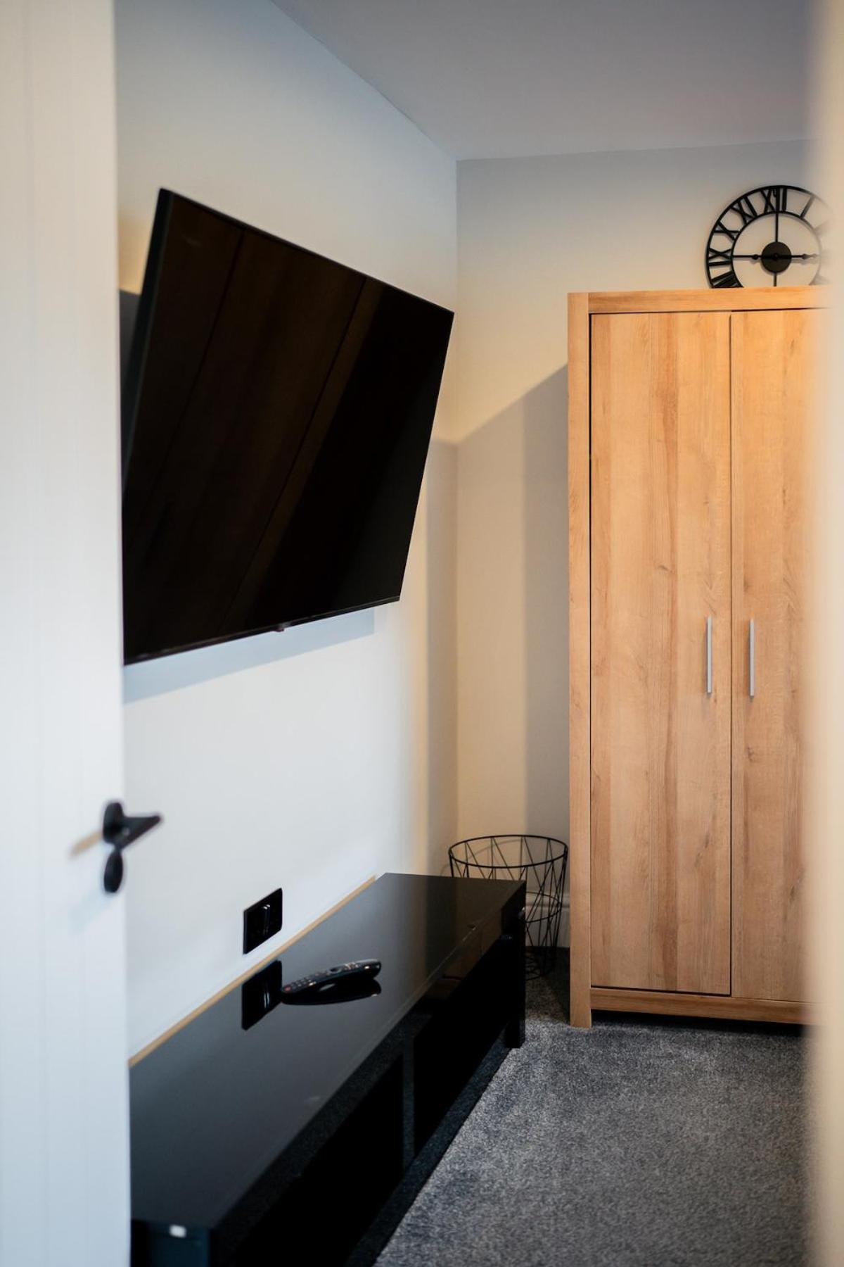 Modern 5 Bedroom Terraced Luxurious House