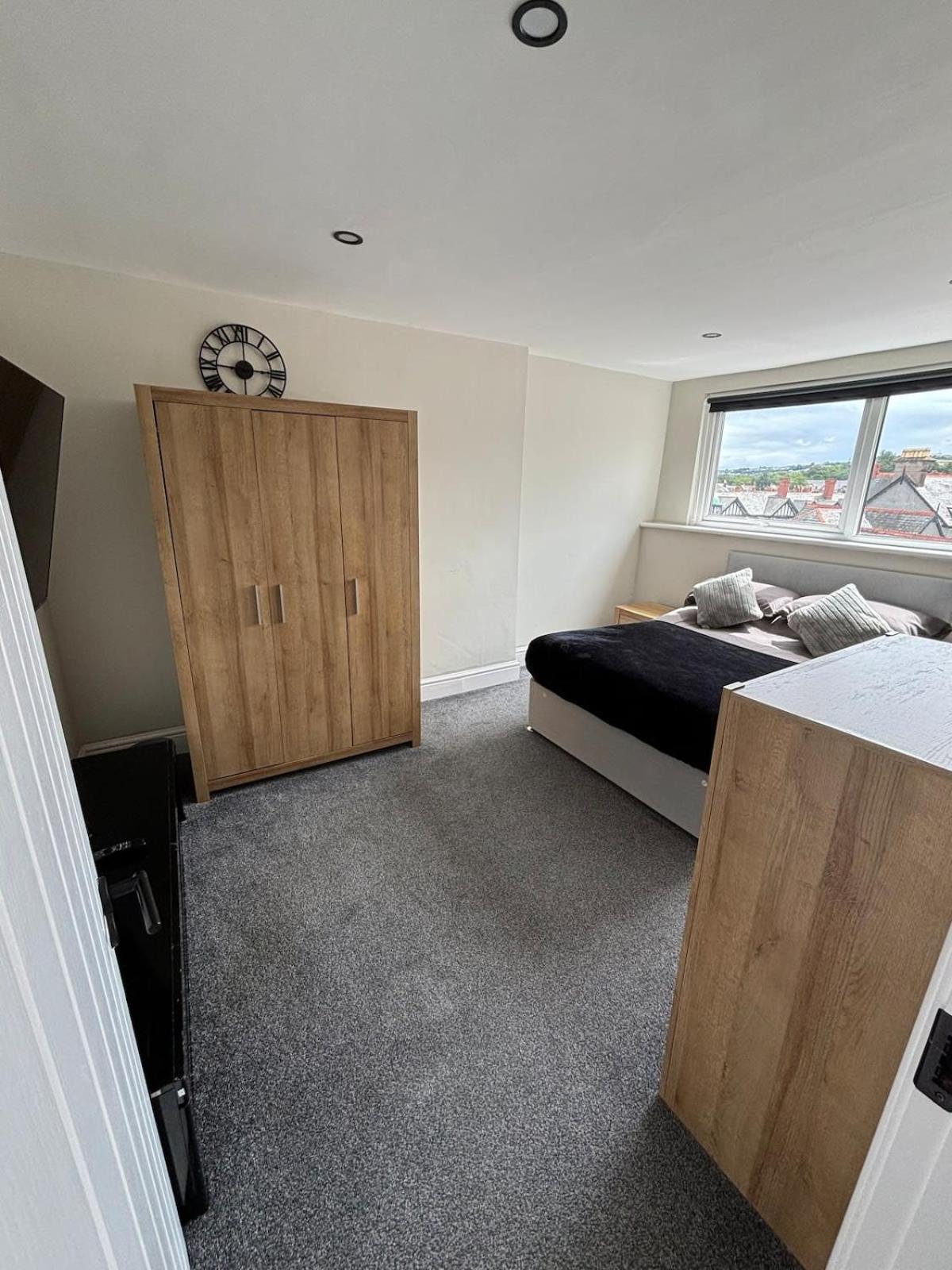 Modern 5 Bedroom Terraced Luxurious House