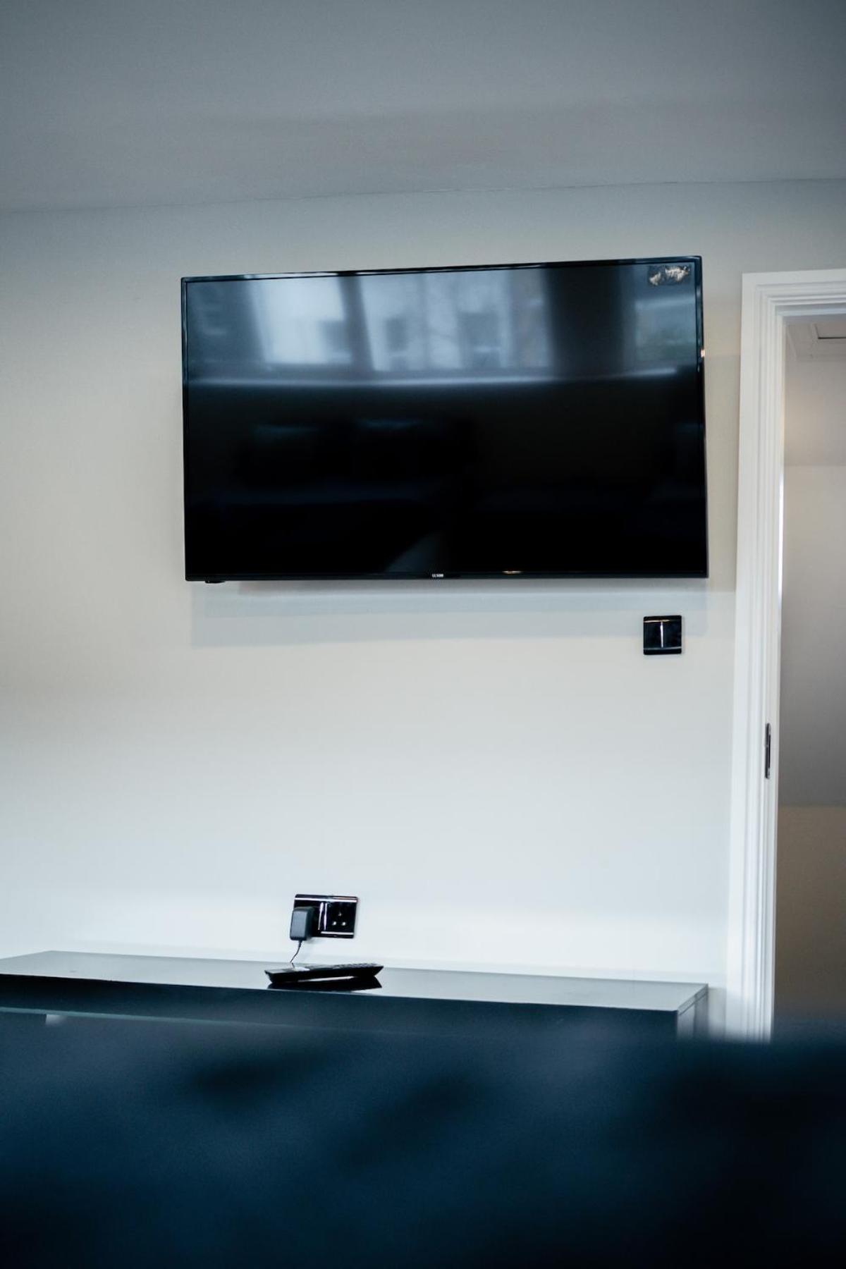 Modern 5 Bedroom Terraced Luxurious House