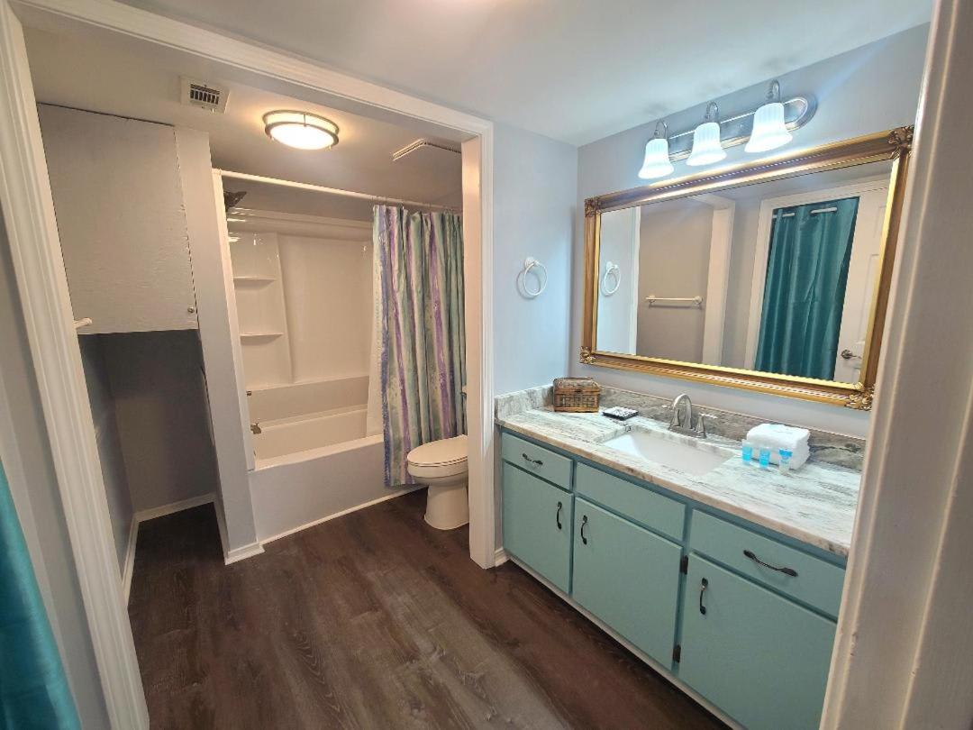 Beautiful 3 Bedroom BEACHFRONT Condo (F3) - Sleeps 10